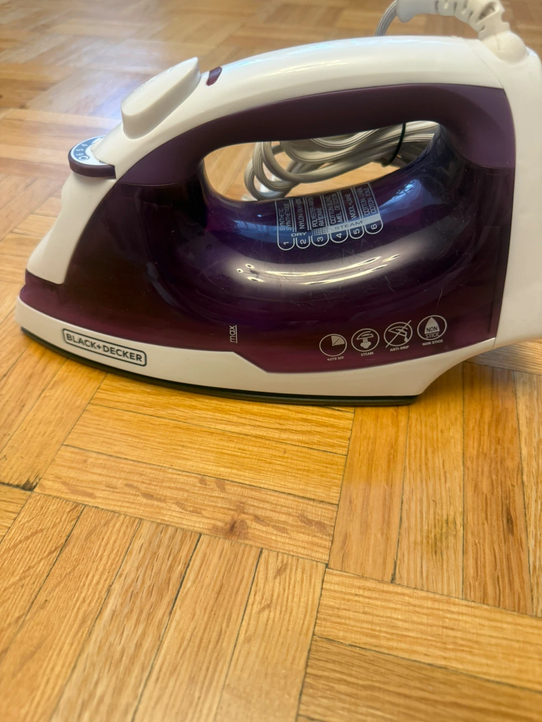 Black+Decker Steam Iron IR04VC