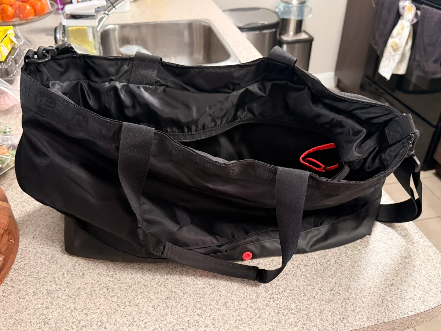 Under Armour Sports Duffle Bag — Like New, Shoe Compartment - photo 3