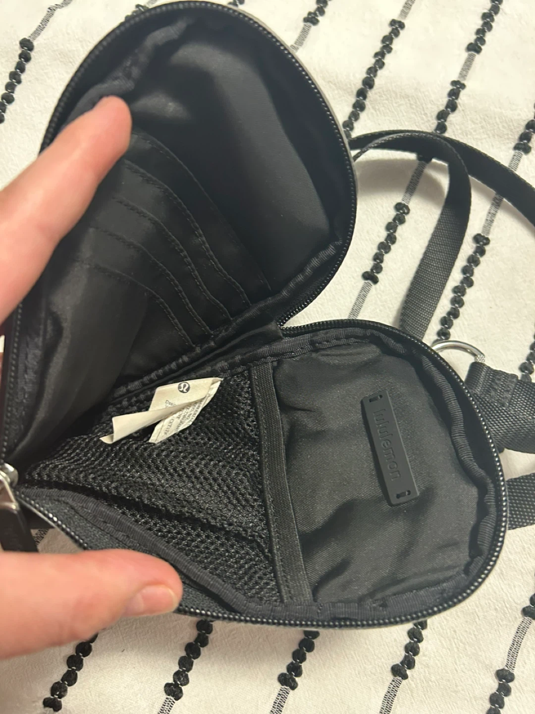 Lululemon Black Crossbody Phone Bag - photo 4