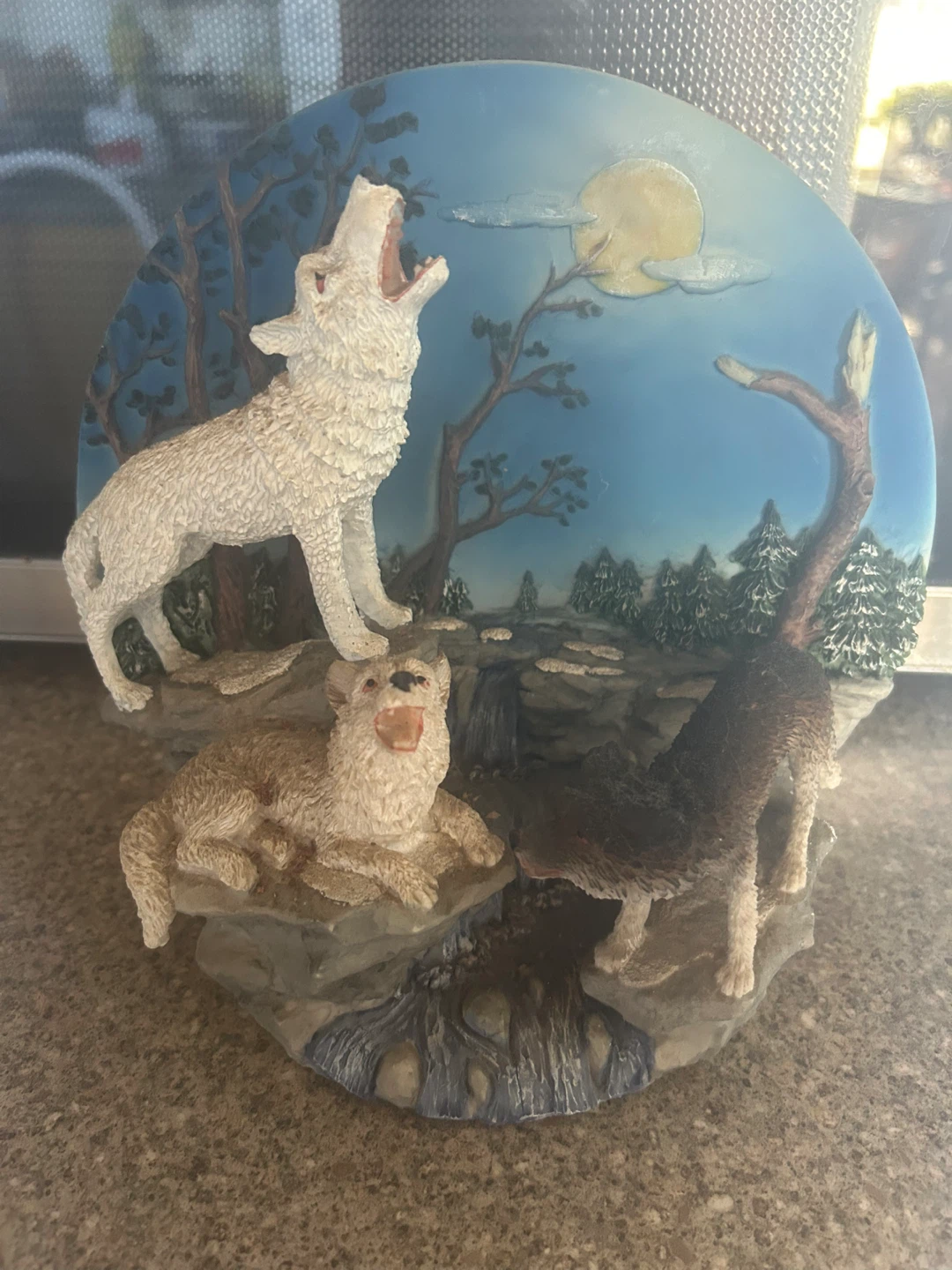 Wolf Howling at Moon Figurine - photo 4