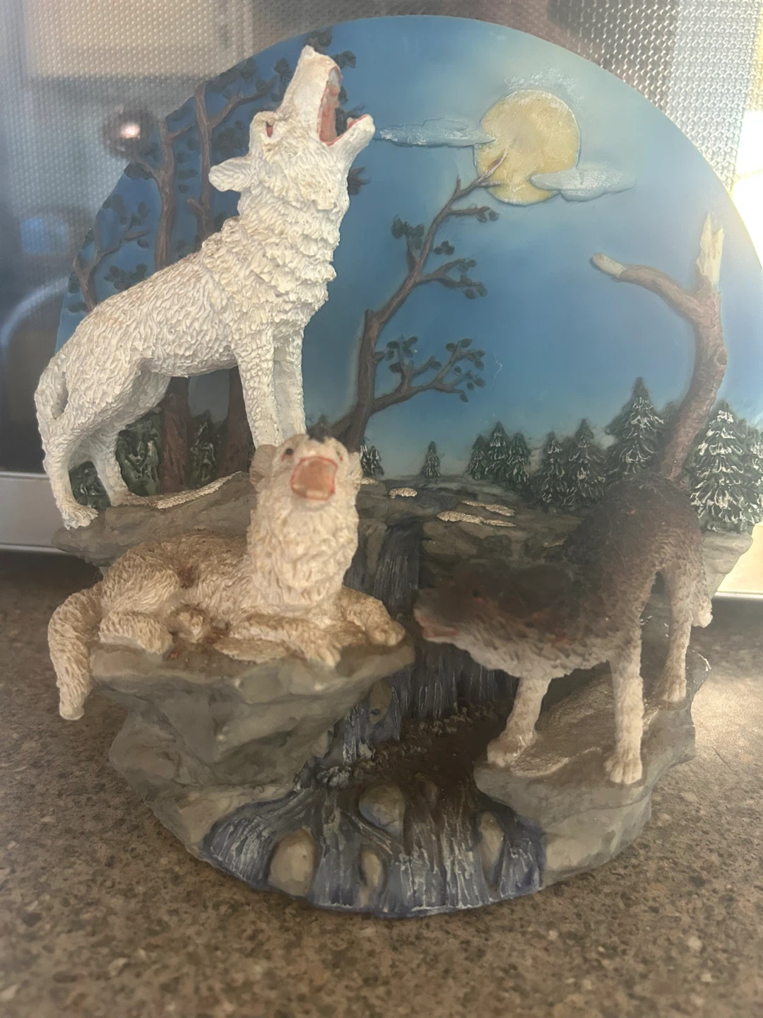 Wolf Howling at Moon Figurine