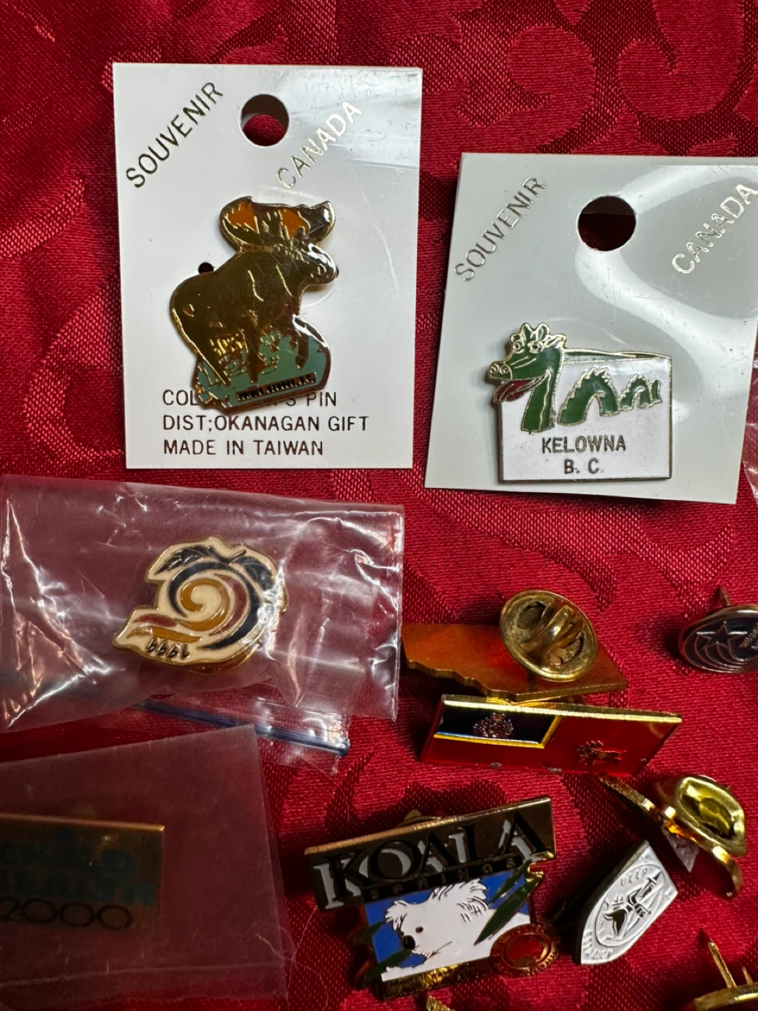 Collection of Vintage Souvenir Pins - photo 4