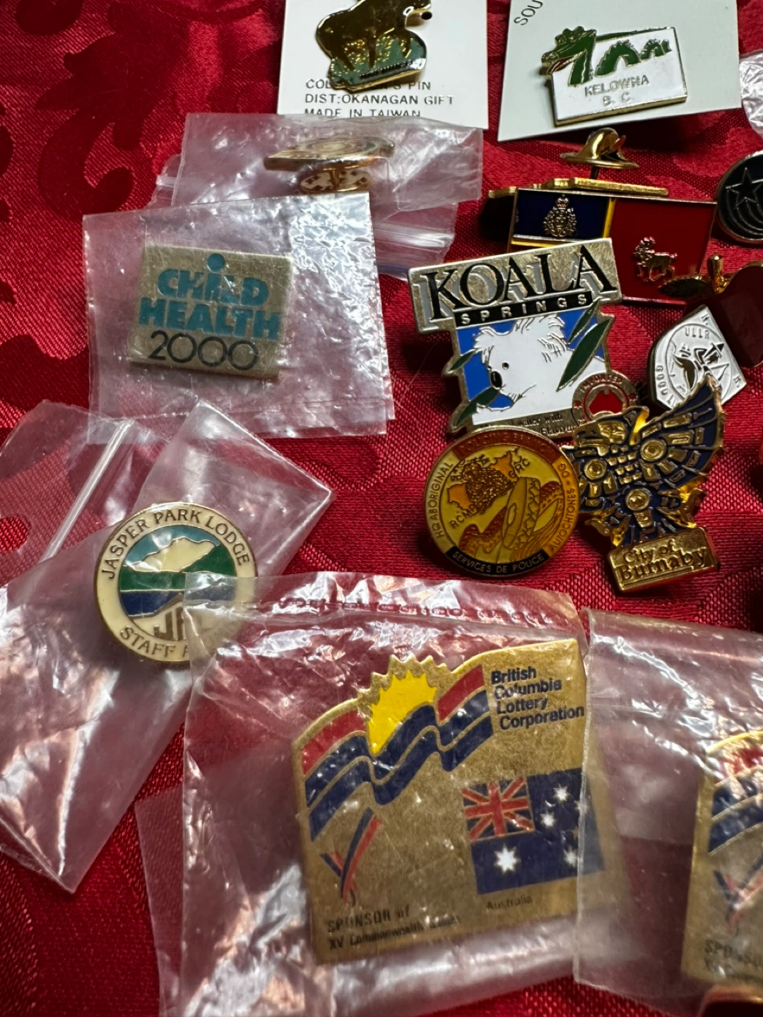 Collection of Vintage Souvenir Pins - photo 3