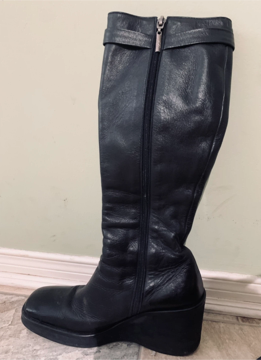 High-quality calfskin boots. Size 6-6.5 (230cm-235cm)