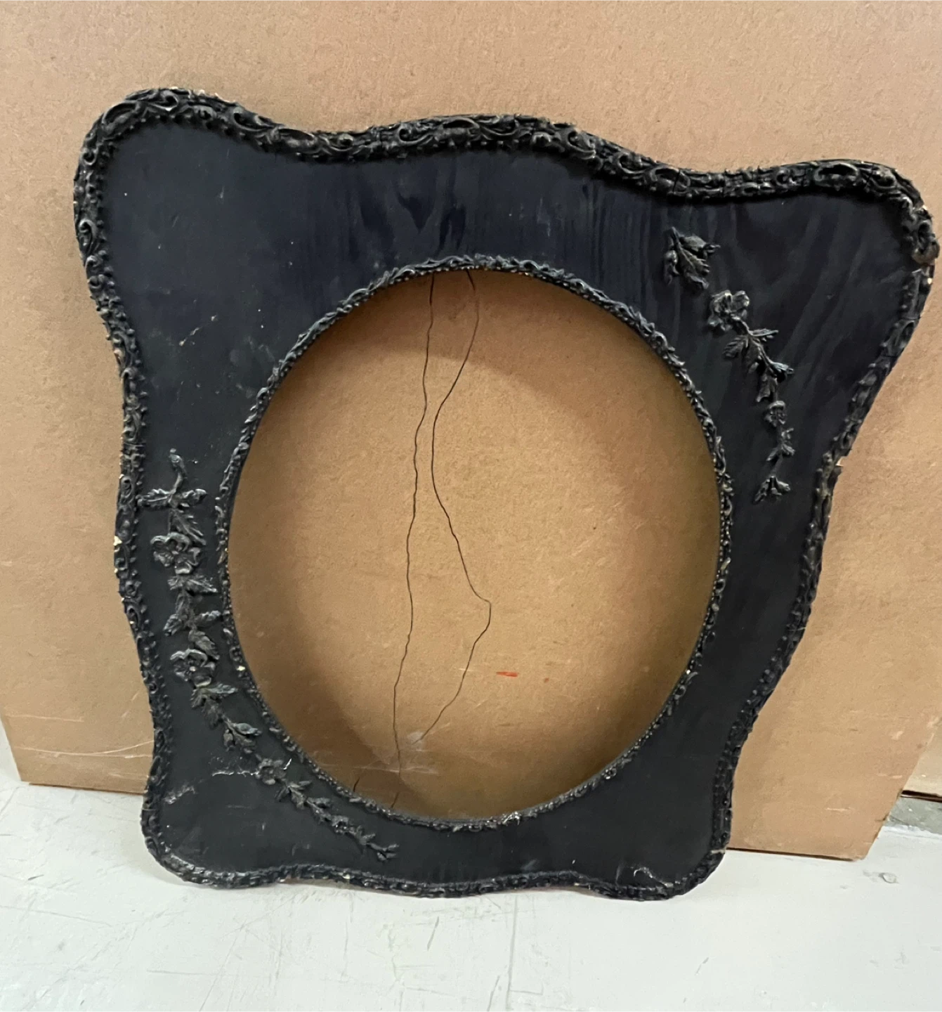 Vintage Black Ornate Oval Picture Frame