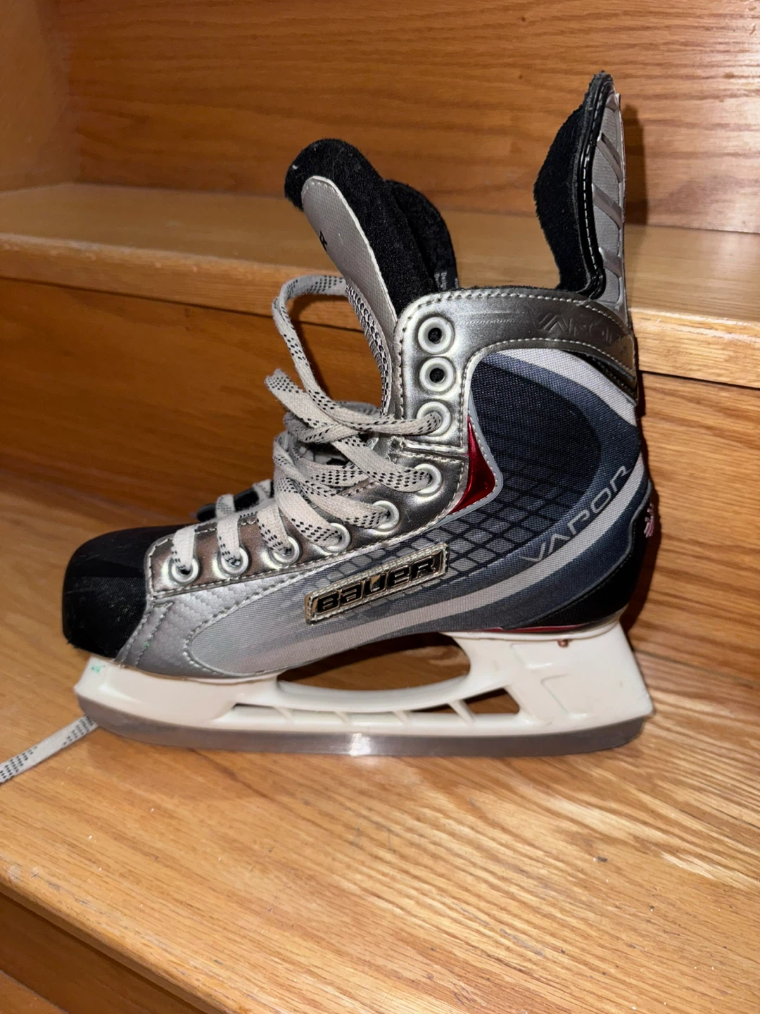 Bauer Vapor Youth size 5 Hockey Skates