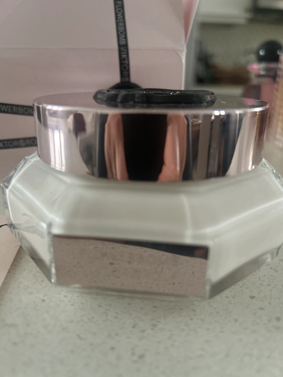 Viktor & Rolf Flowerbomb Bombshell Voluptuous Body Cream 200ml - photo 2