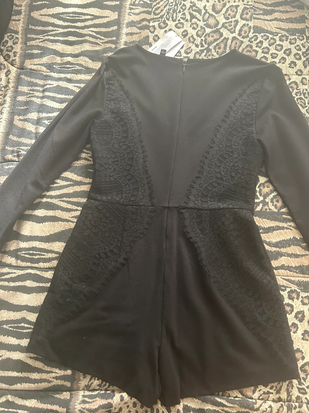 Brand new with tags GUESS Black Lace Romper Size S - photo 2