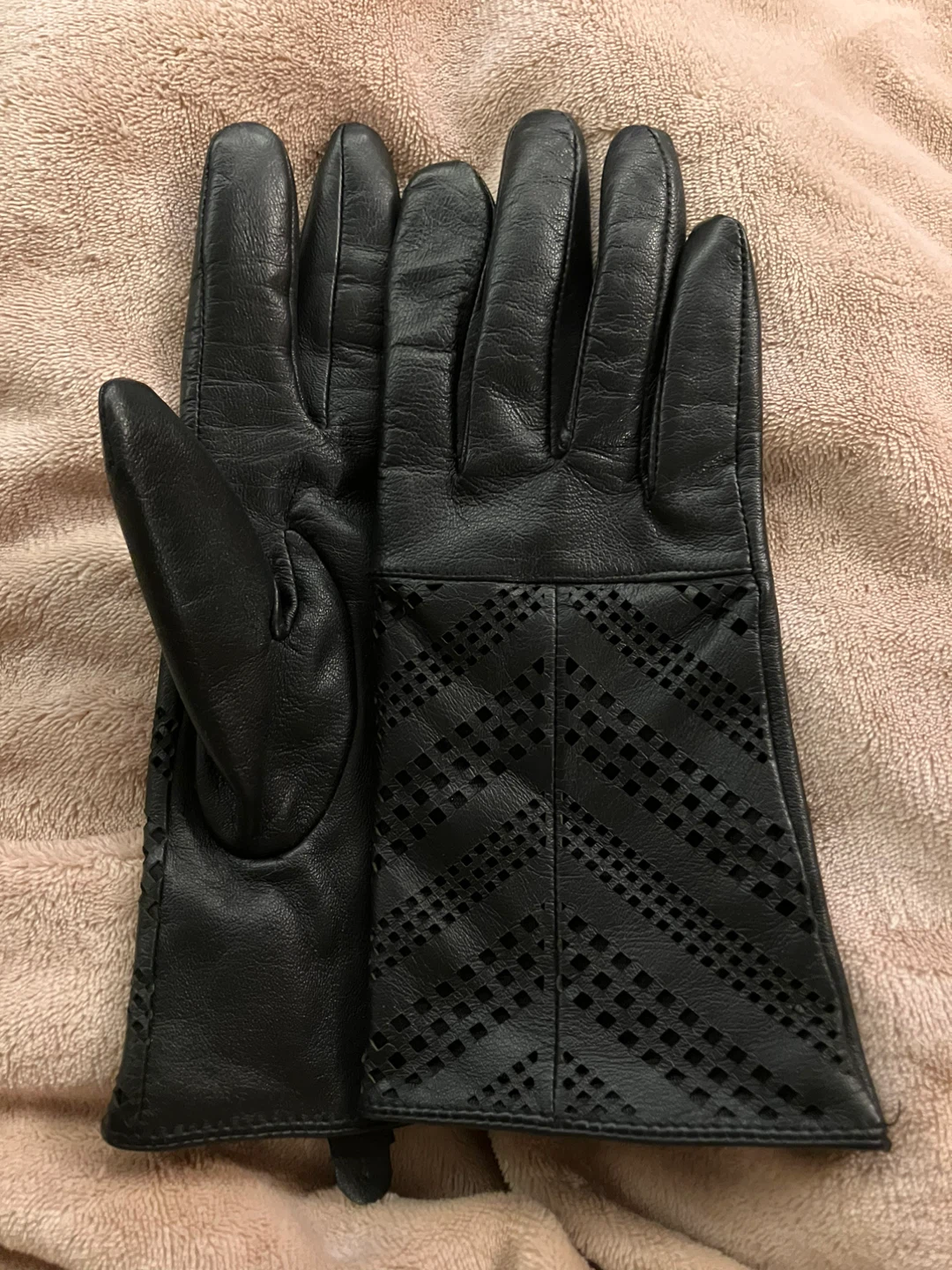 Leather gloves w fleece lining