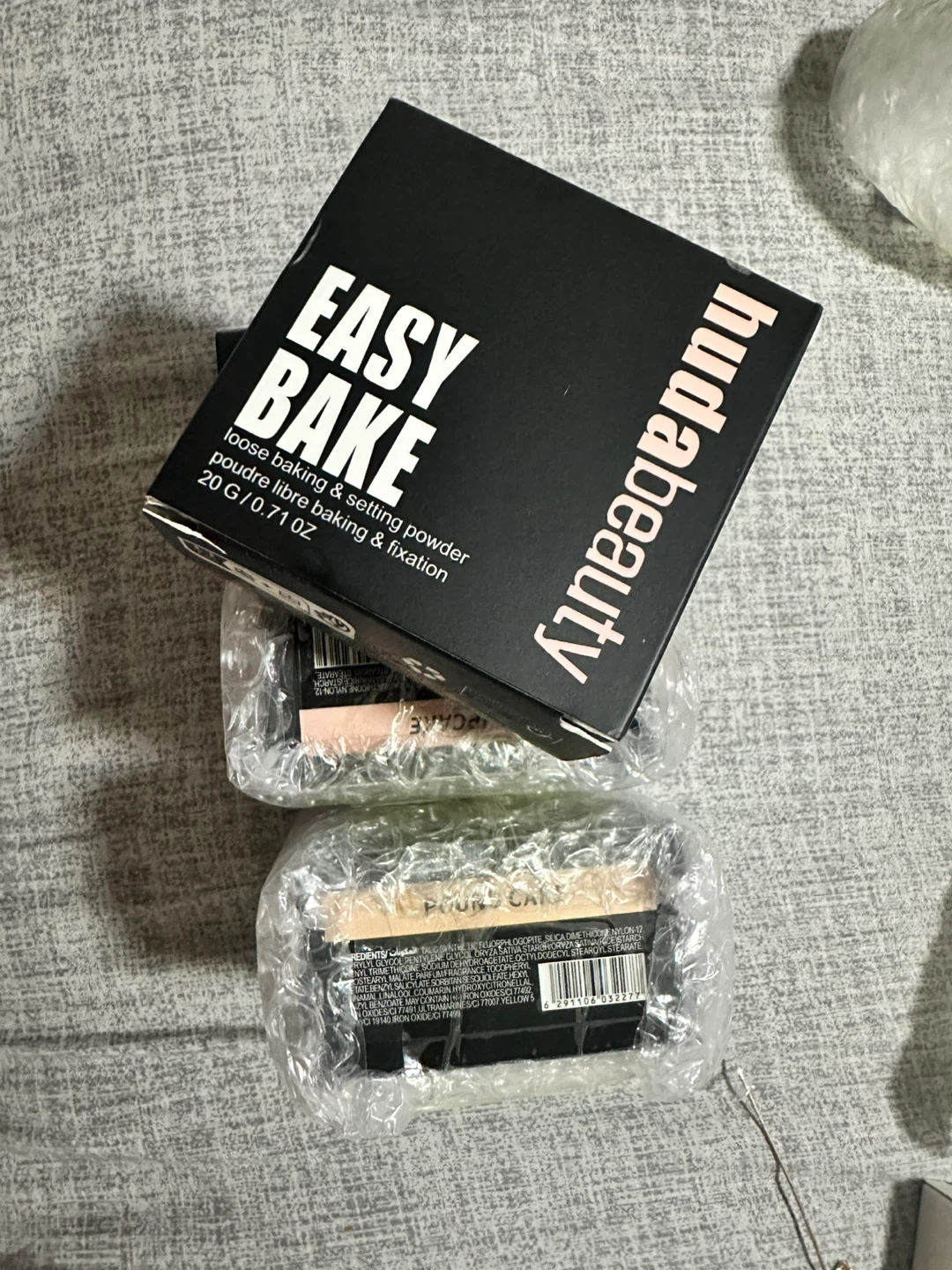 Huda Beauty Easy Bake Loose Baking & Setting Powder Set
