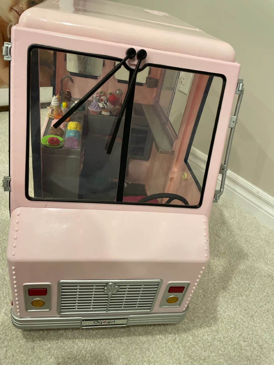 Our Generation Sweet Treat Ice Cream Truck Playset - photo 2