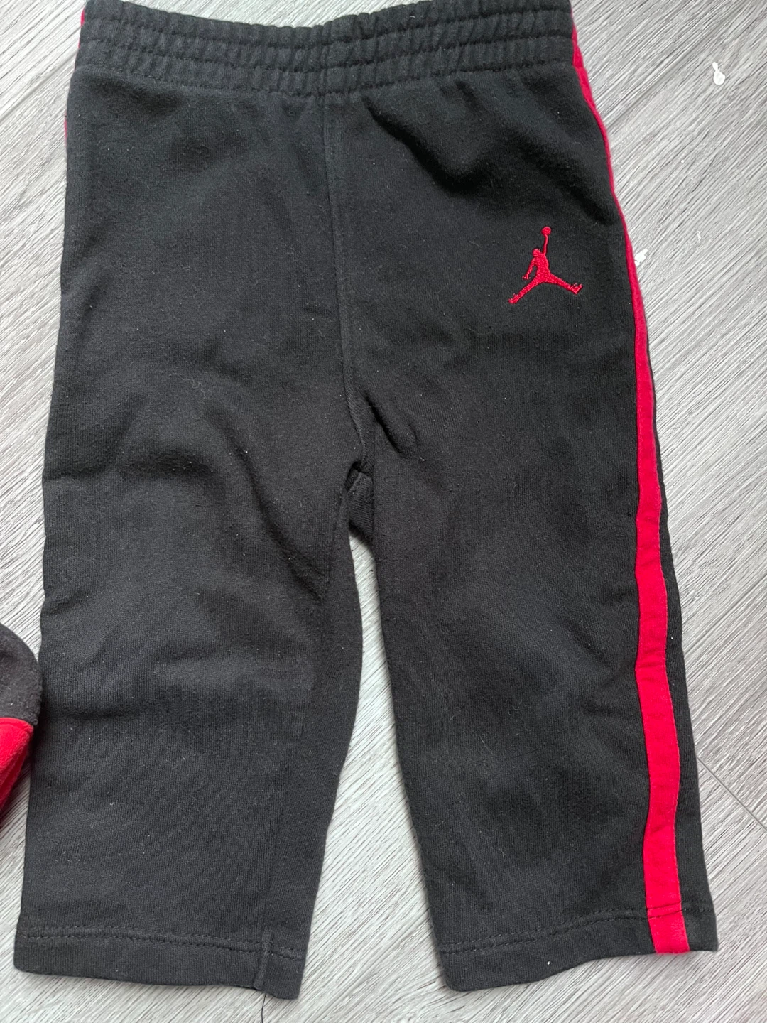 Jordan Baby Boys Red Black Fleece Vest and Pants Set 12M - photo 4