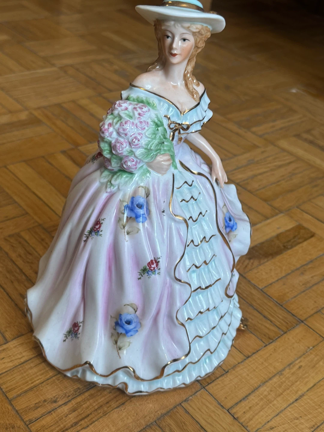 Pair of Vintage Porcelain Figurines - photo 4