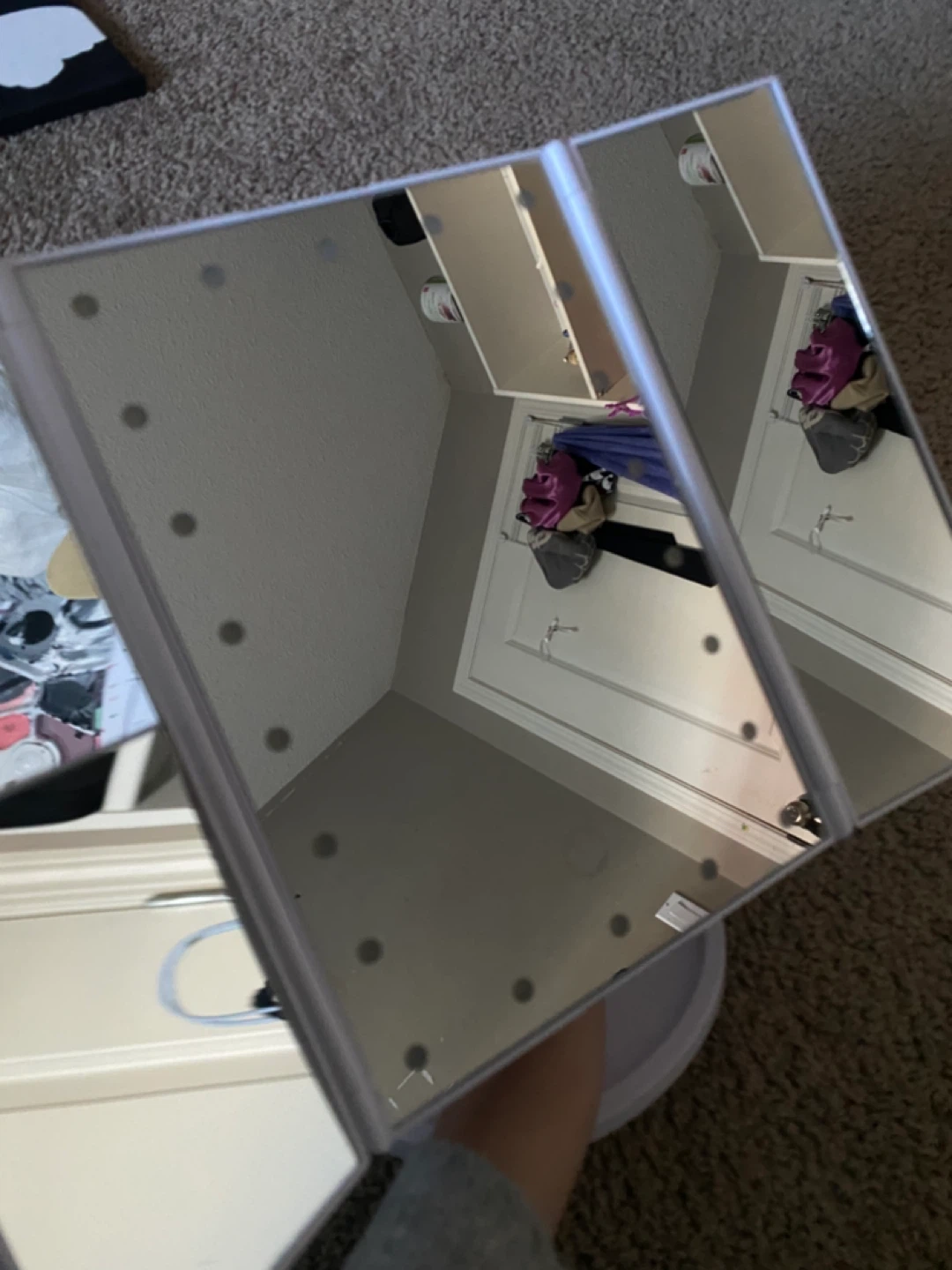 Tri-fold LED Makeup Mirror - photo 3