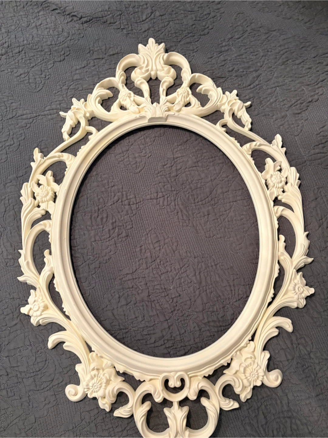 Ornate cream Oval Wall Decor Frame