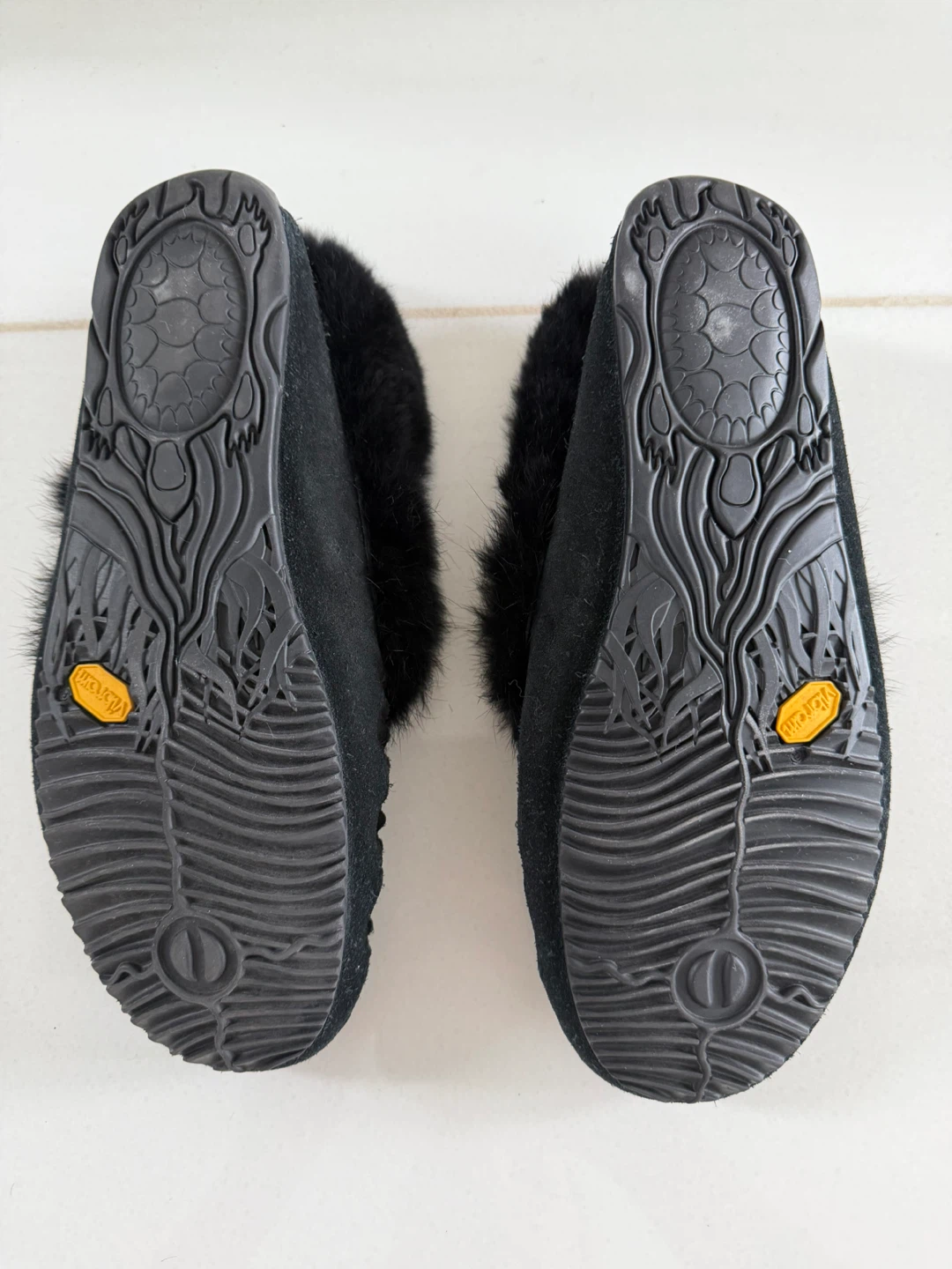 Manitobah Mukluks Black Suede Fur Trim Moccasins - Size L7/M5 - photo 3
