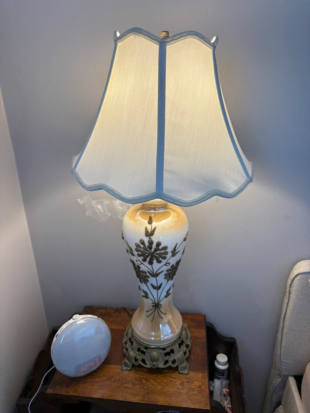 Two Vintage Floral Table Lamps - photo 2