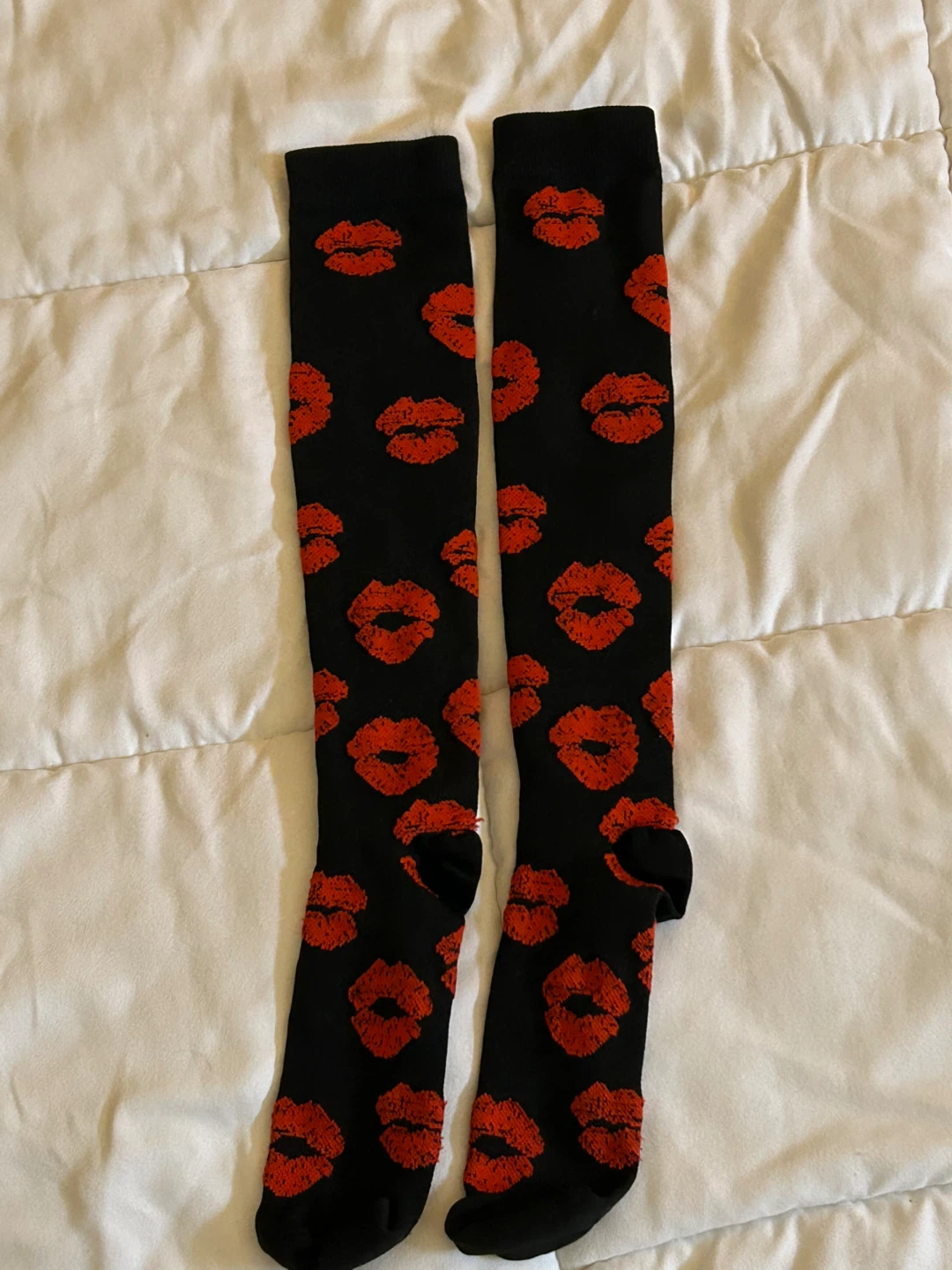 Compression ladies Knee-high socks with red lips pattern