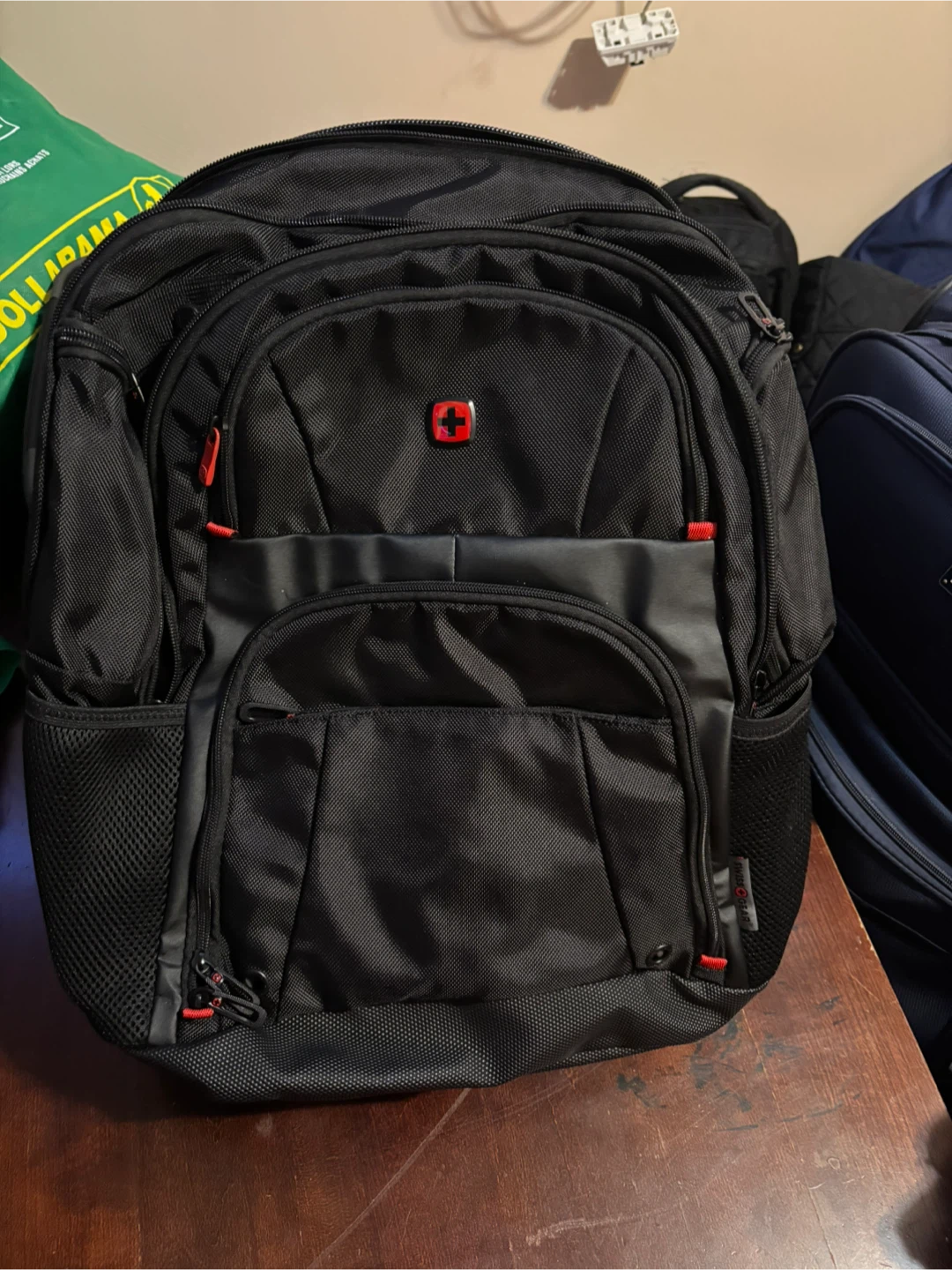 Black Swiss Gear Backpack - photo 2