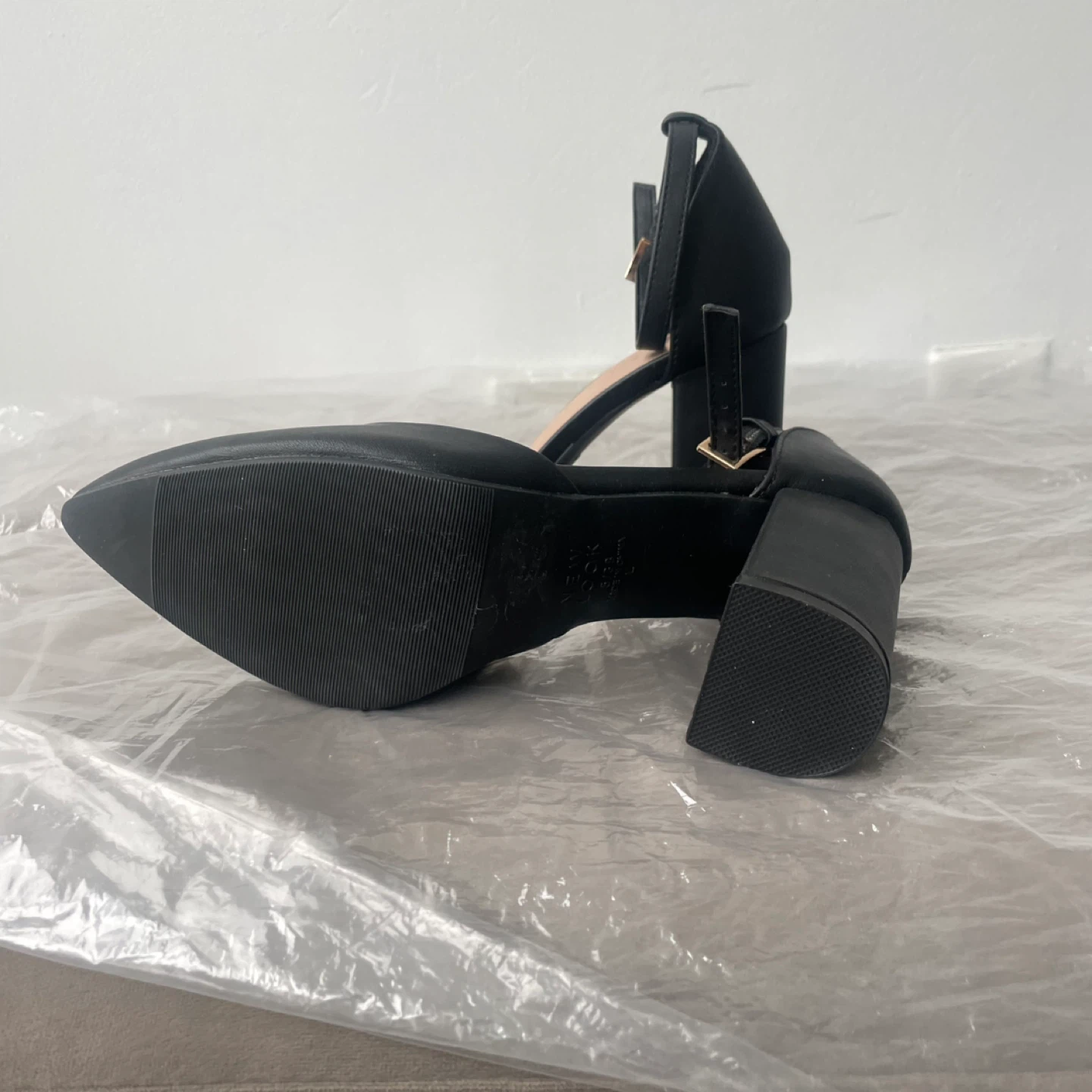Black Block Heel Shoes with Ankle Strap. Size 7-7.5 - photo 4