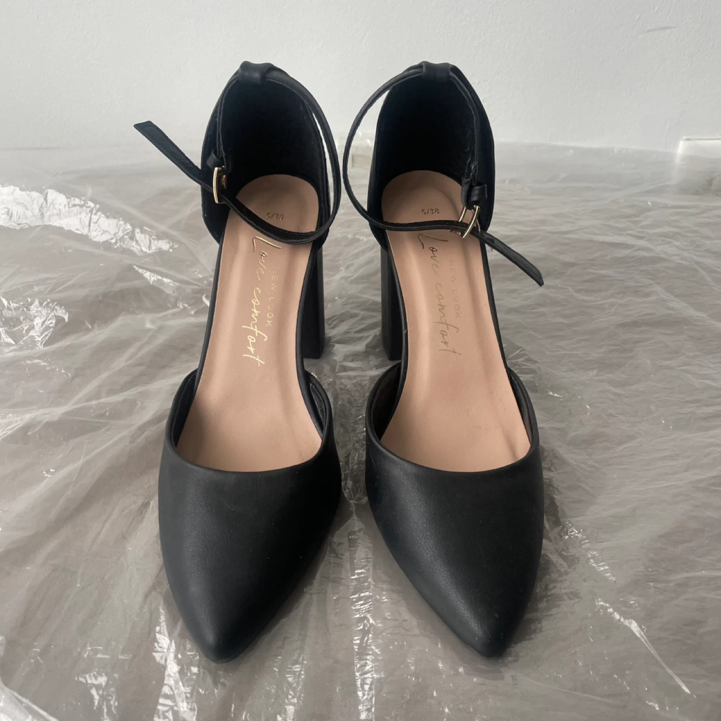 Black Block Heel Shoes with Ankle Strap. Size 7-7.5 - photo 2