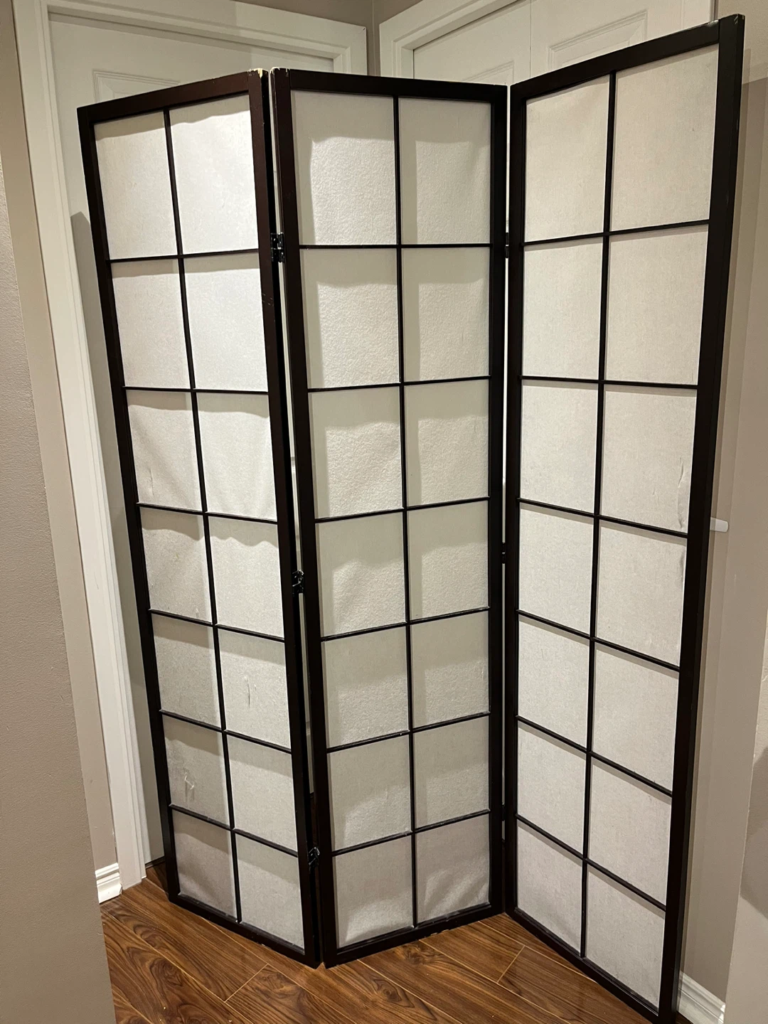 Elegant 3-panel room divider/partition