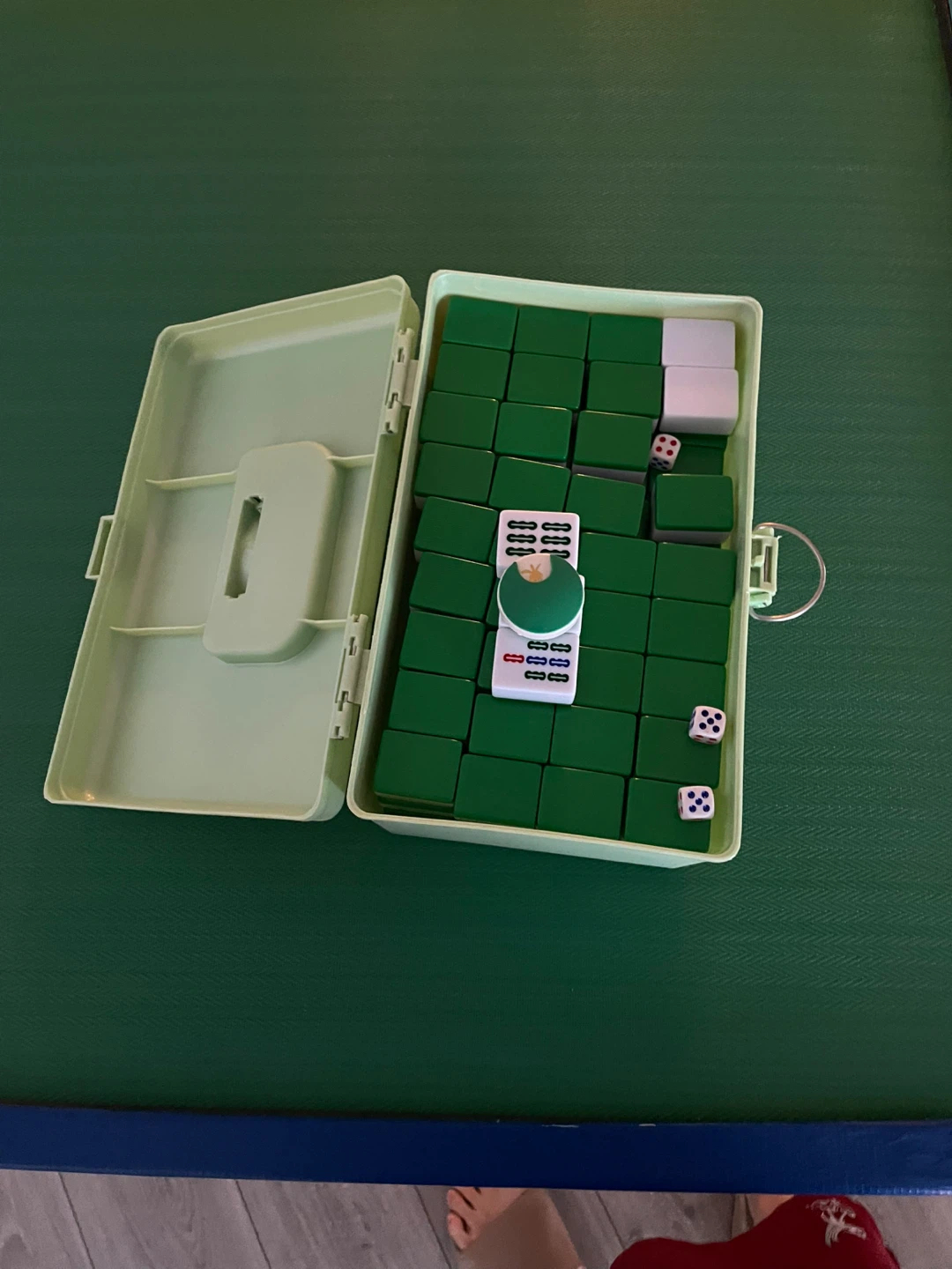 Mahjong Set with Folding Table(less play)