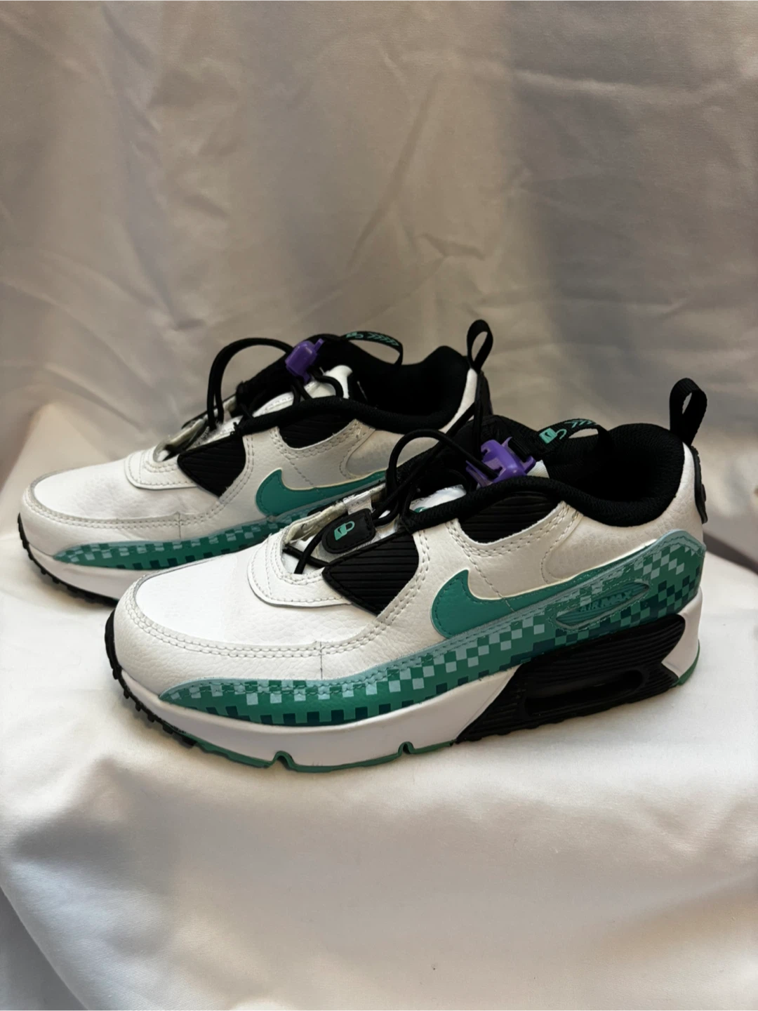 Nike Air Max 90 Toggle SE Sneaker - Size 2.5Y
