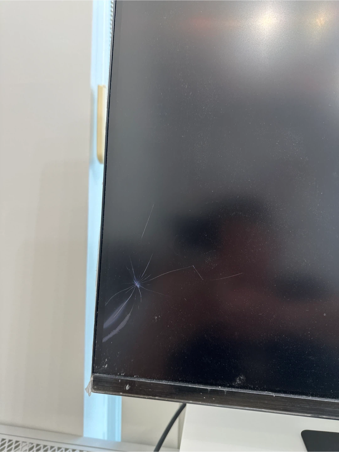 Samsung M5 27" Smart Monitor - Cracked Screen - photo 4