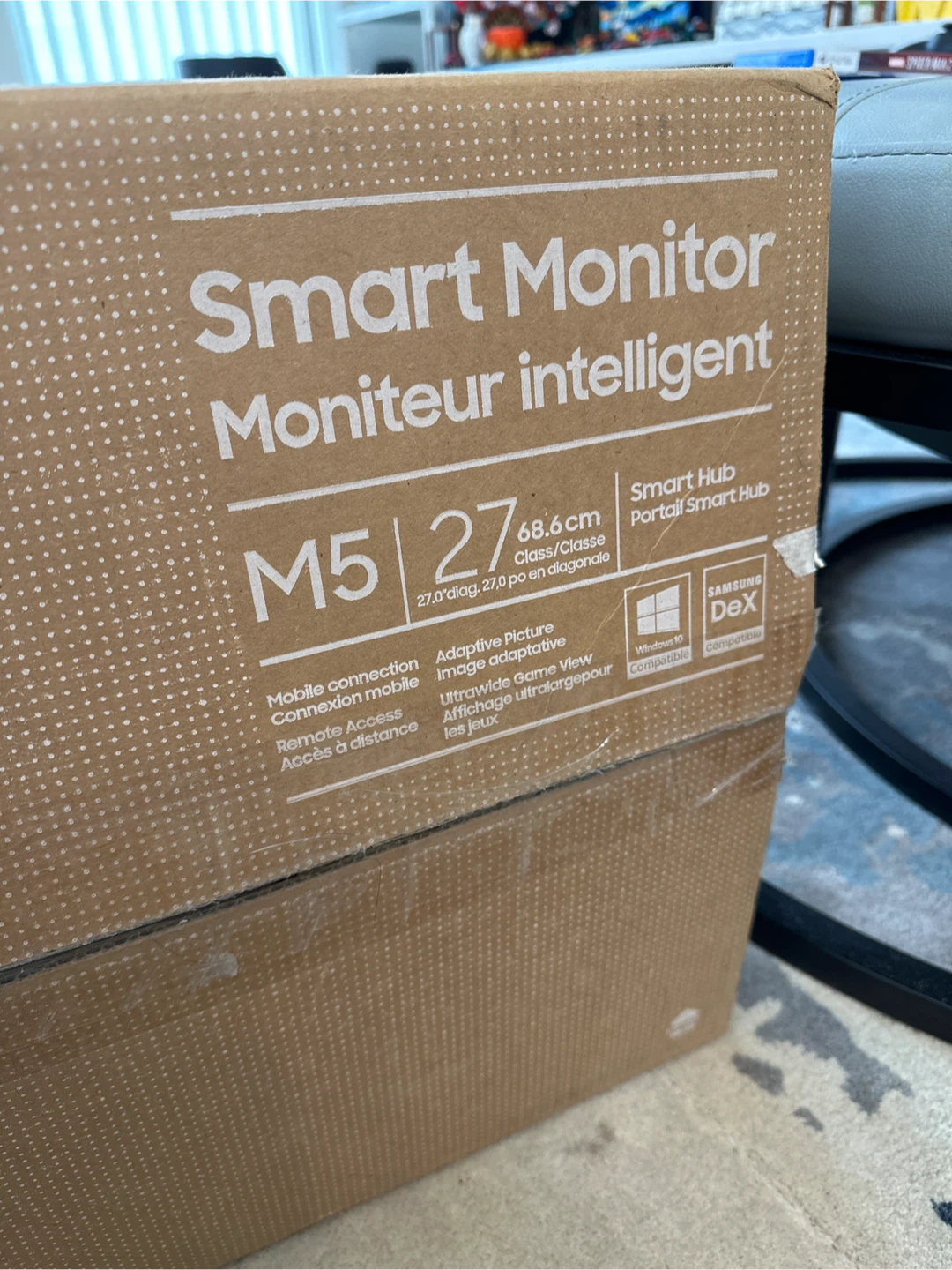 Samsung M5 27" Smart Monitor - Cracked Screen - photo 2