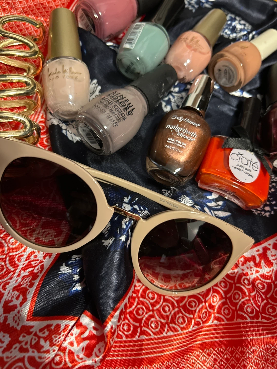 Banana Republic Sunglasses with Assorted Nail Polish Lot - photo 2