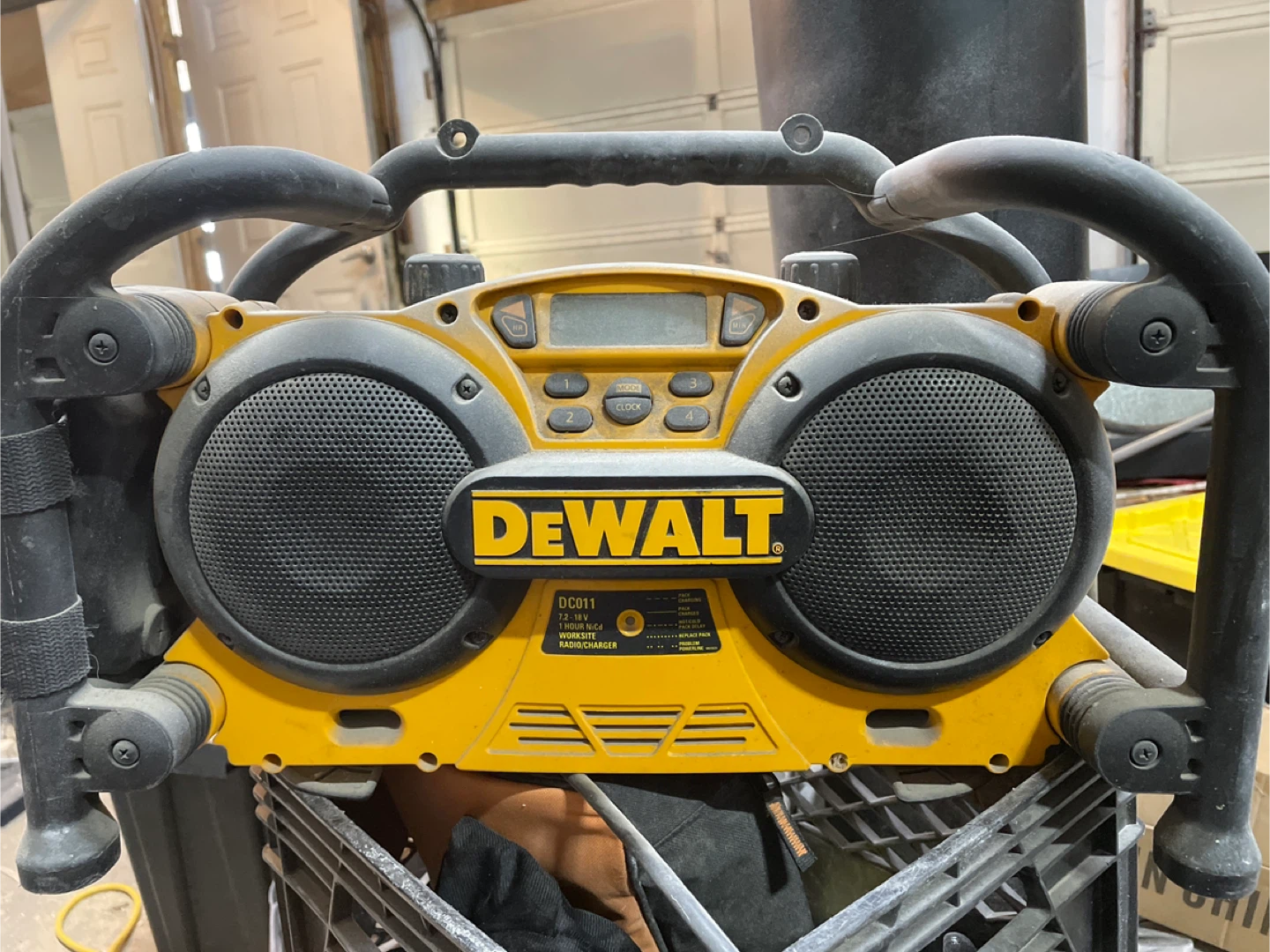 DeWalt DC011 Worksite Radio/Charger