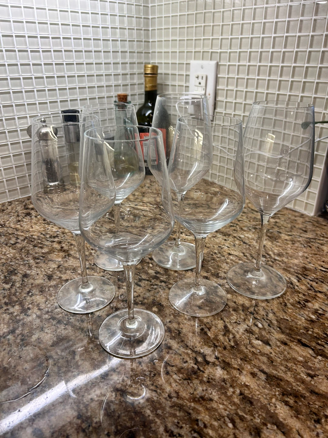 Set of 6 Clear Wine Glasses