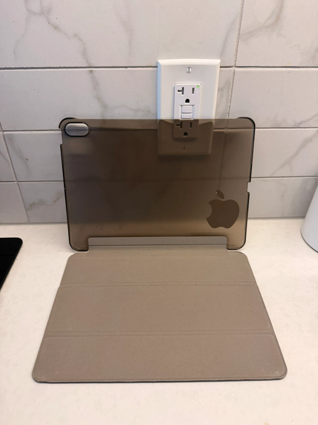 Apple Smart Folio Case for iPad Pro 11-inch (3rd Gen) - photo 2