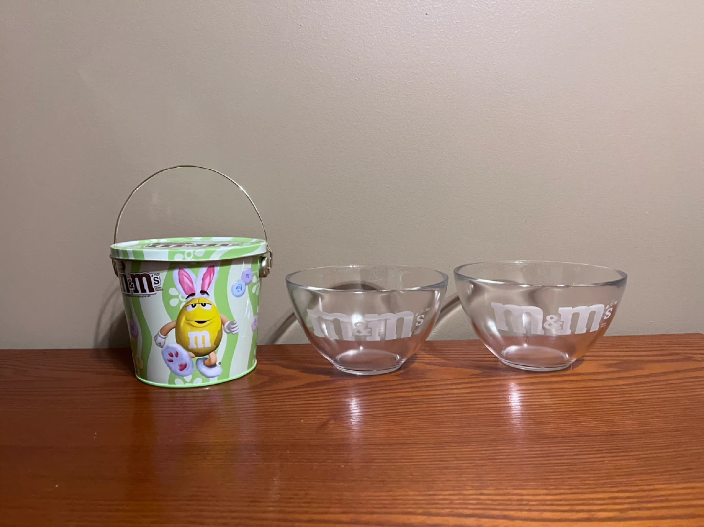 M&M’s COLLECTIBLES TIN & GLASS BOWLS