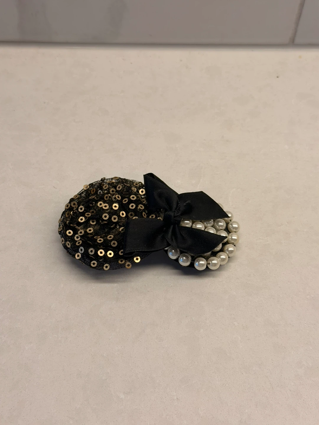 Clip Paris Sequin and Pearl Hair Clip