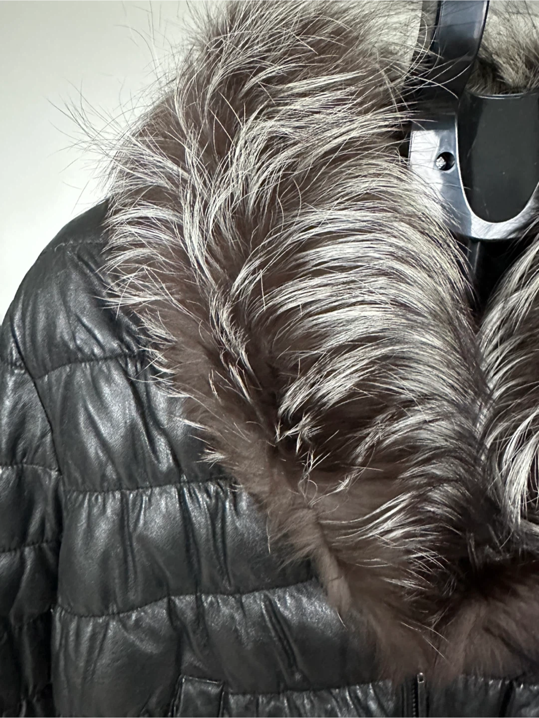 Vintage Genuine Leather LaREINE BLANCHE coat with fur collar - photo 2