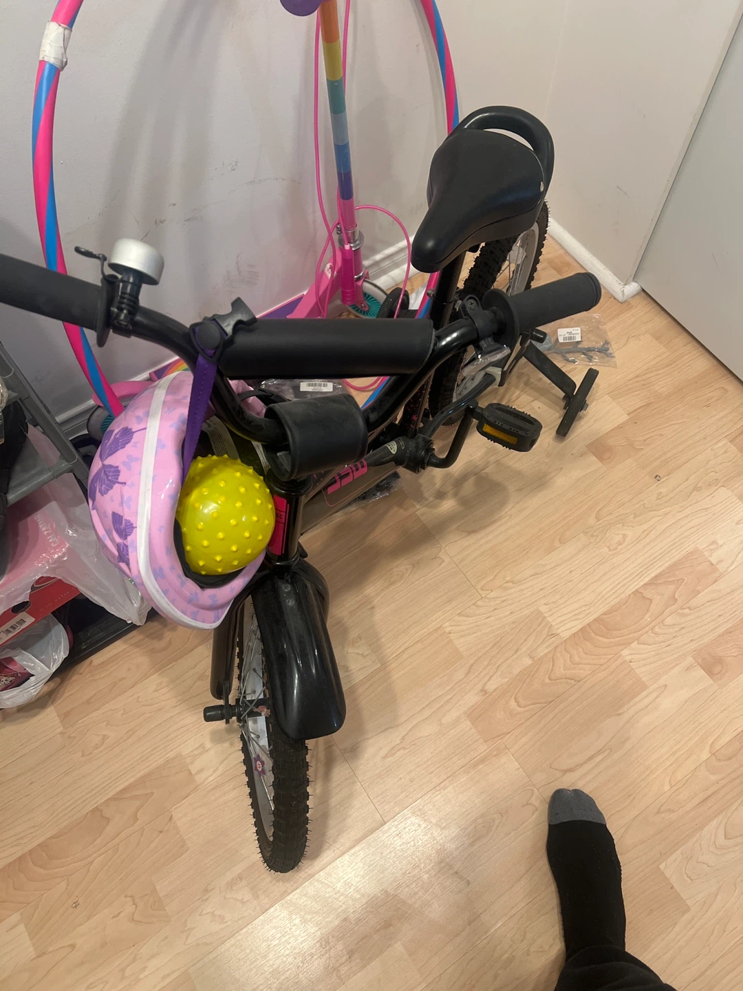 Kids Bicycle with Training Wheels - Mountain Equipment (MEC)