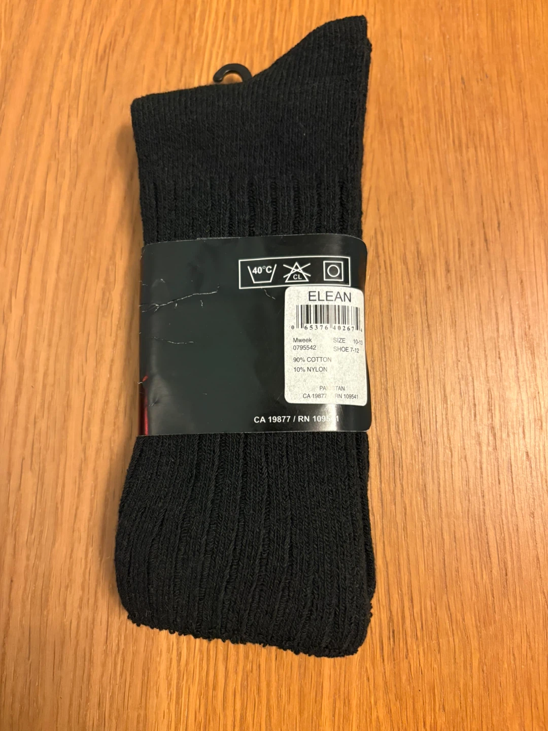 A pair of New Thick Pantofel Black Socks Size 9-12 - photo 2