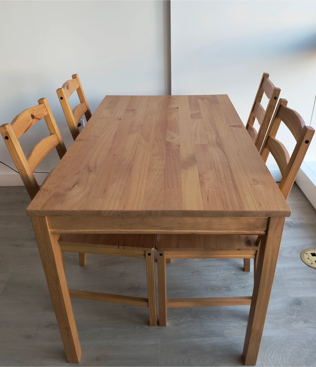 Free delivery dining table 4 chairs