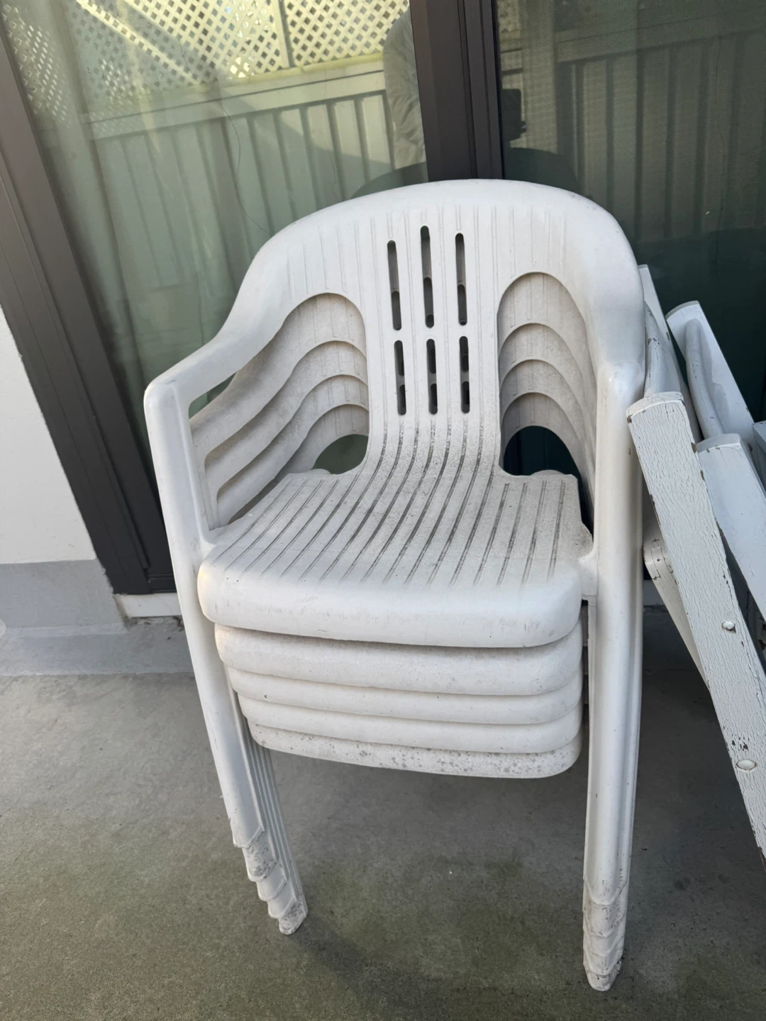Stacking Plastic Patio Chairs (Set of 5)