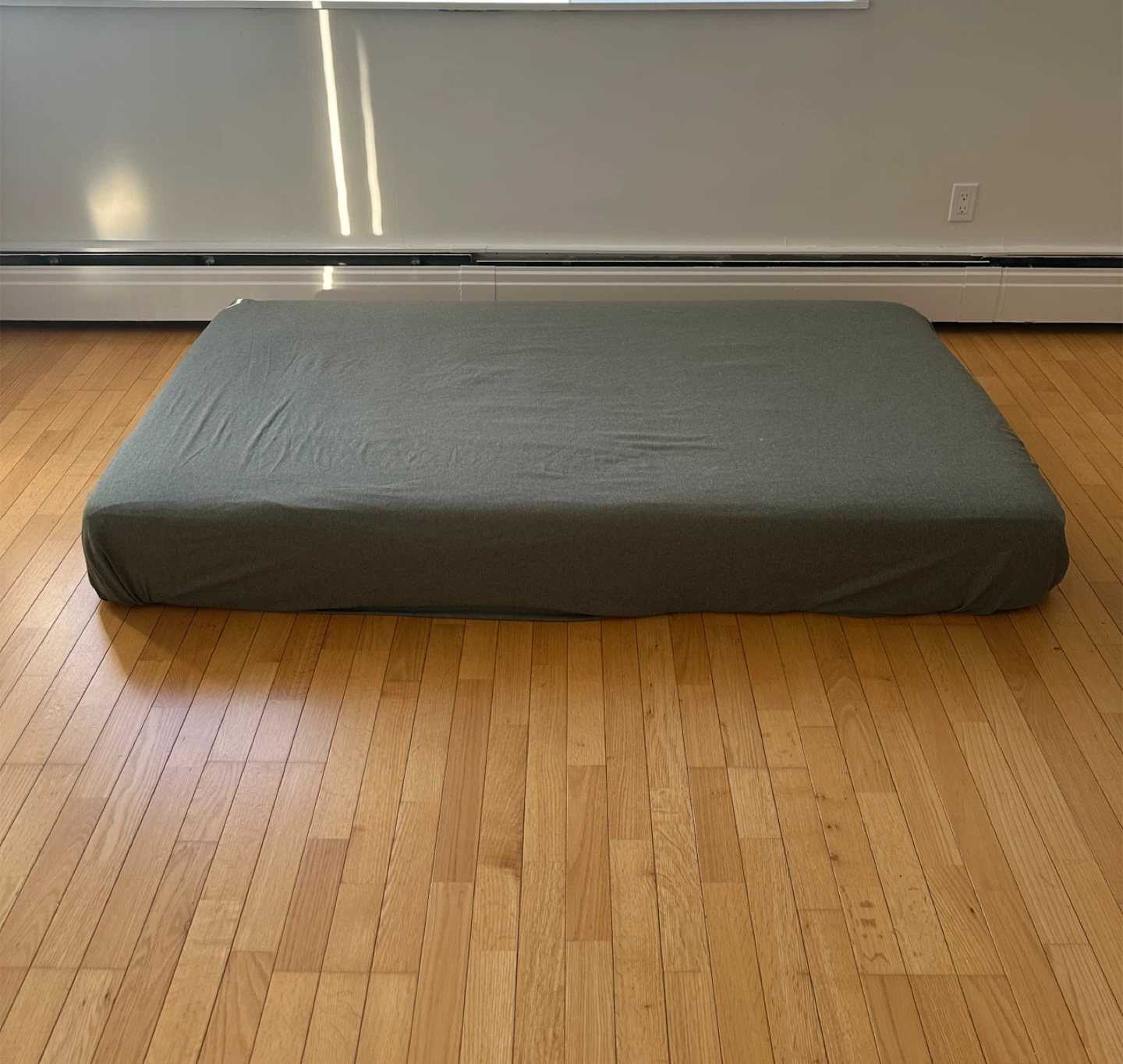 IKEA Single Mattress plus 3 fitted sheets - photo 4