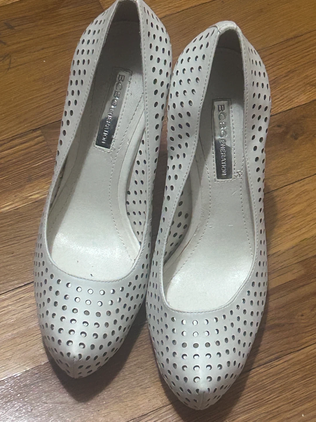 BCBGeneration Perforated White Heels - photo 2