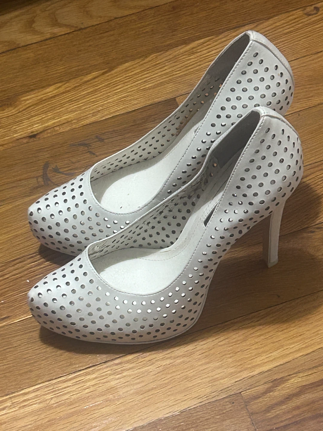 BCBGeneration Perforated White Heels - photo 3