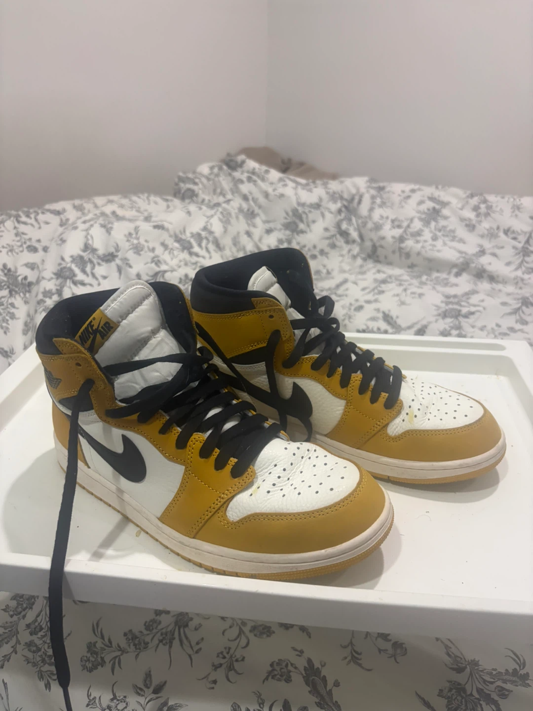 Air Jordan 1 High OG "University Gold" Sneakers