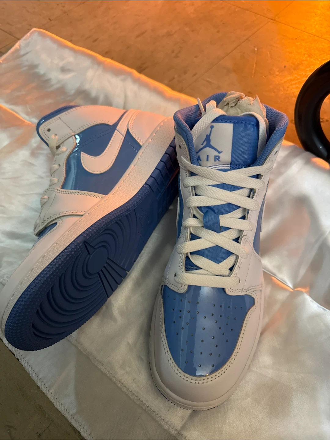 Air Jordan 1 Mid SE Shoes - photo 2