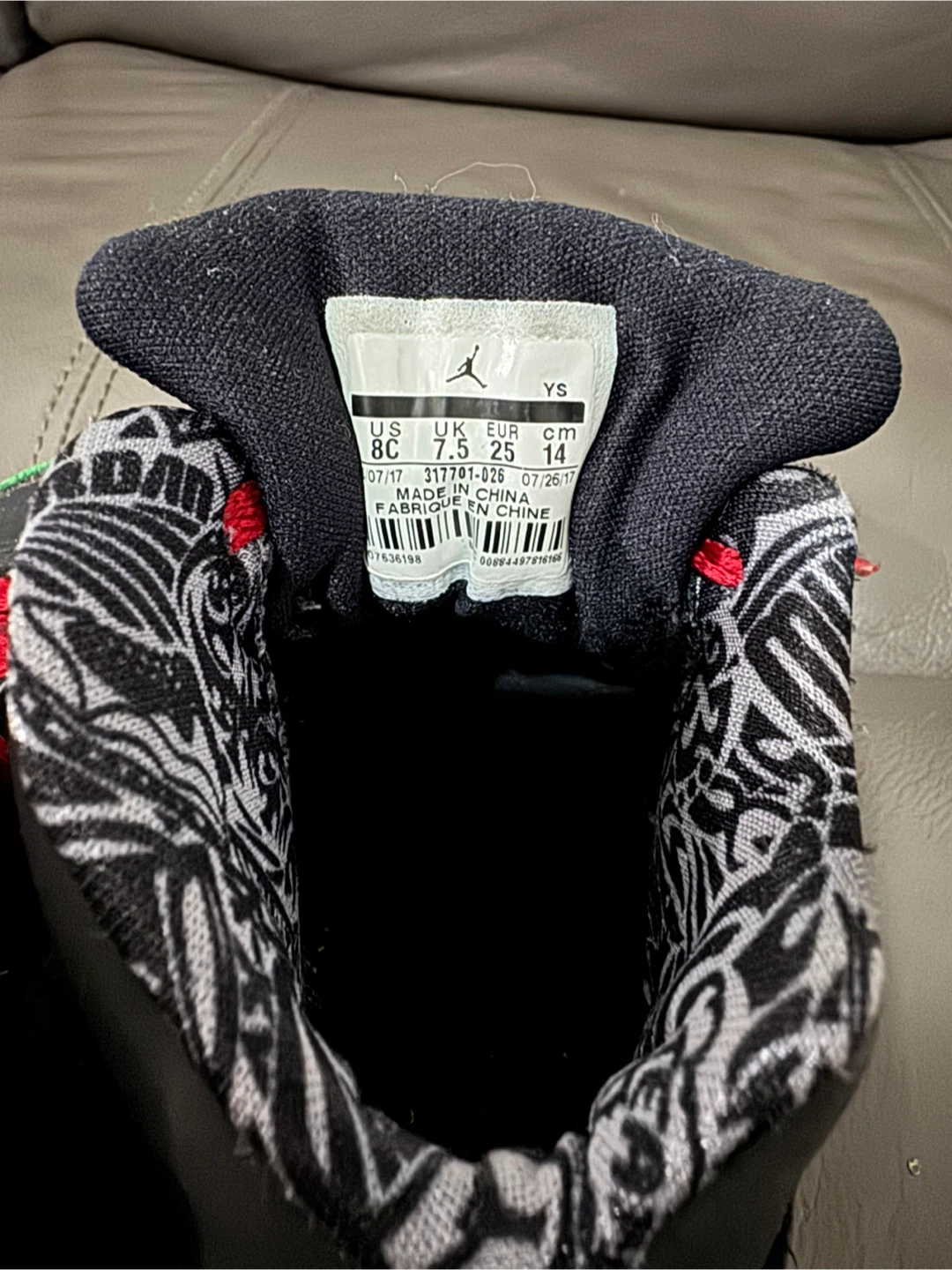 Jordan Sneakers size 8c - photo 5
