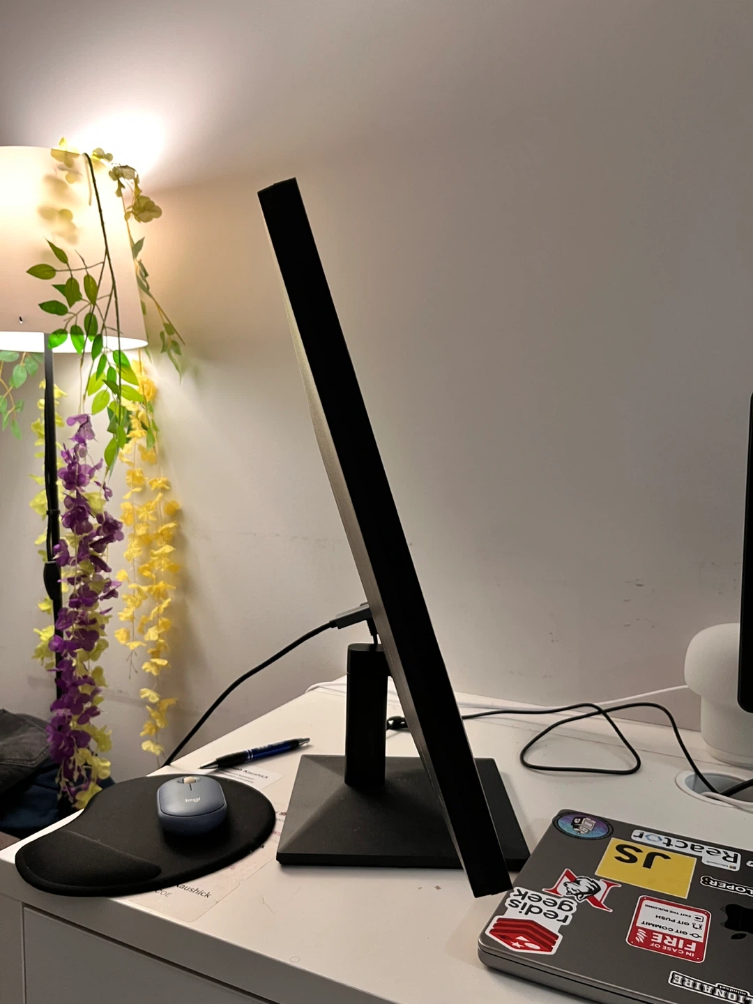 LG Monitor 27 Inch | Great Condition (Negotiable) - photo 4