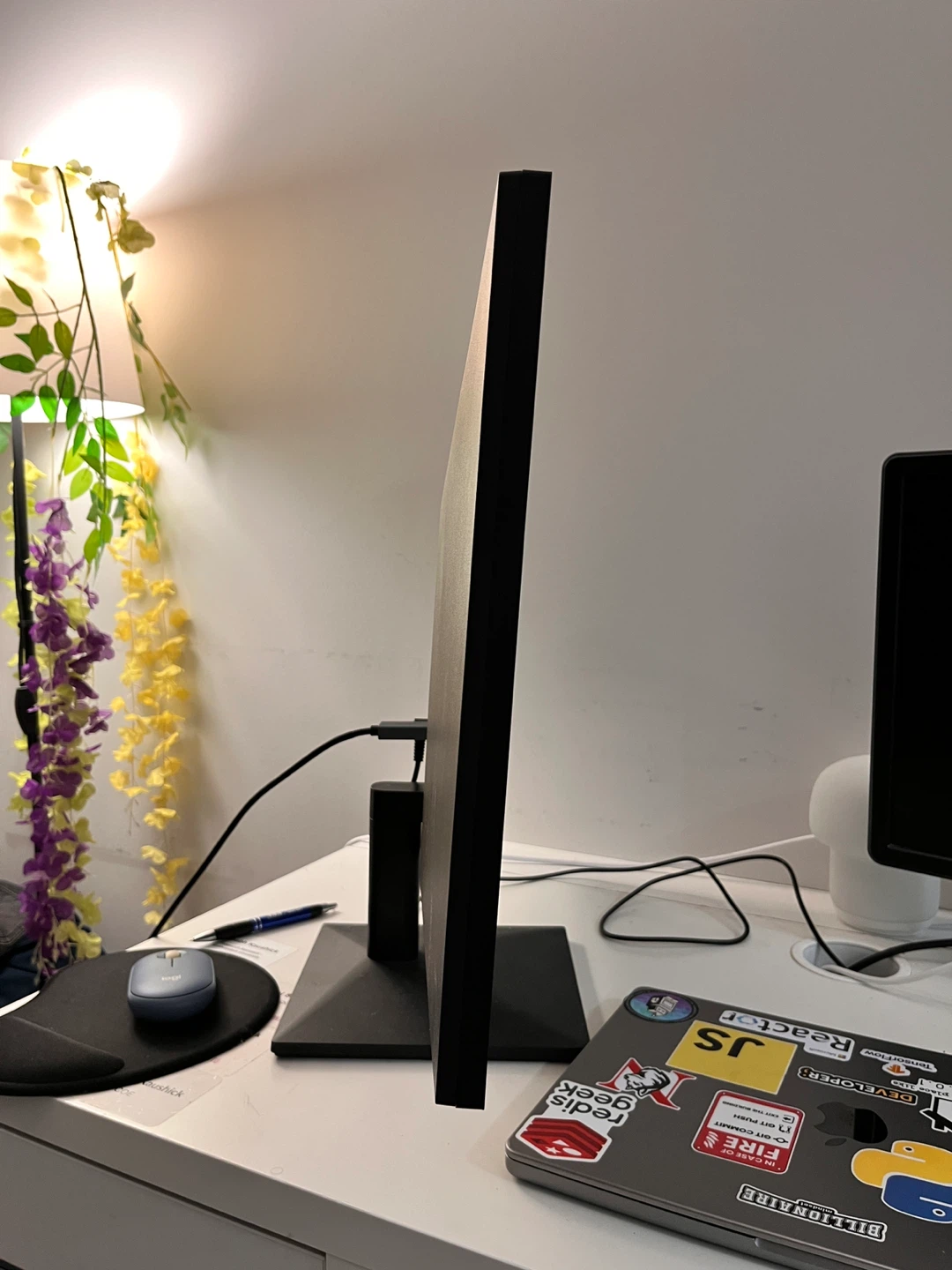 LG Monitor 27 Inch | Great Condition (Negotiable) - photo 3