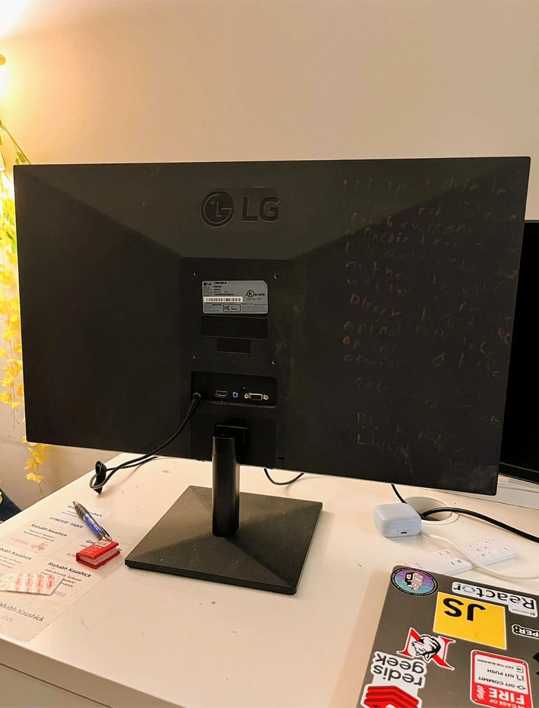 LG Monitor 27 Inch | Great Condition (Negotiable) - photo 2